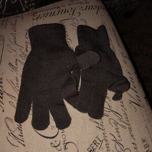 WARM GREY GLOVES UNISEXCLOSING 4/1/2026 DUE TO MOVE SO DONT WAIT YOU LIKE MAKE O